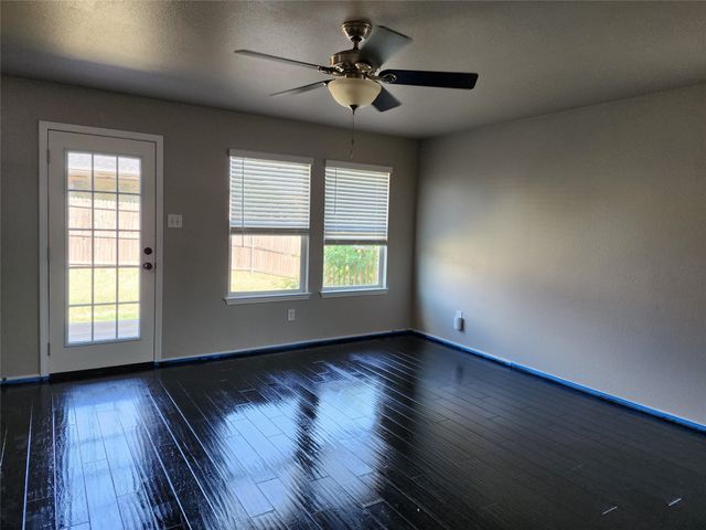 700 Swan Drive, Aubrey, TX 76227