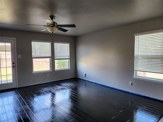 700 Swan Drive, Aubrey, TX 76227