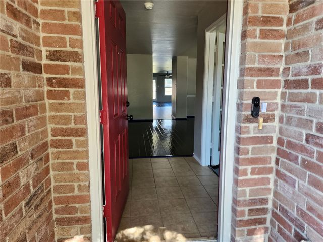 700 Swan Drive, Aubrey, TX 76227
