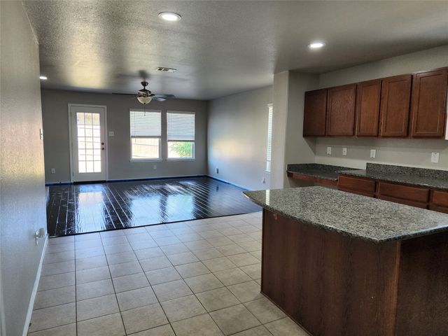 700 Swan Drive, Aubrey, TX 76227
