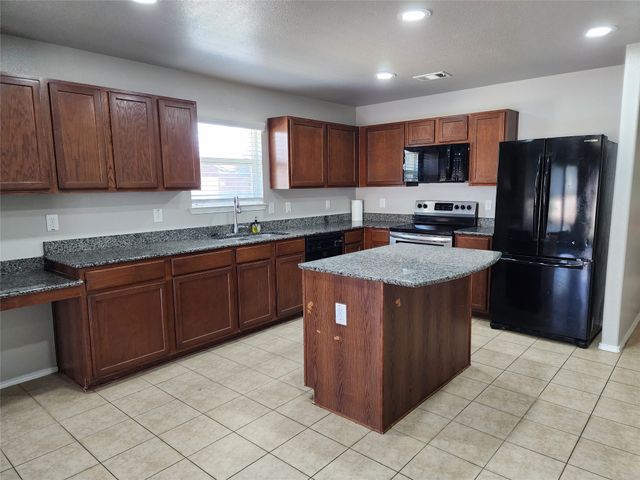 700 Swan Drive, Aubrey, TX 76227