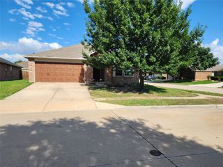 700 Swan Drive, Aubrey, TX 76227