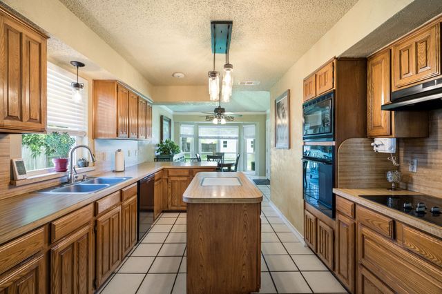 602 Highland Hills Lane, Highland Village, TX 75077