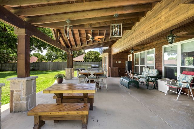 602 Highland Hills Lane, Highland Village, TX 75077