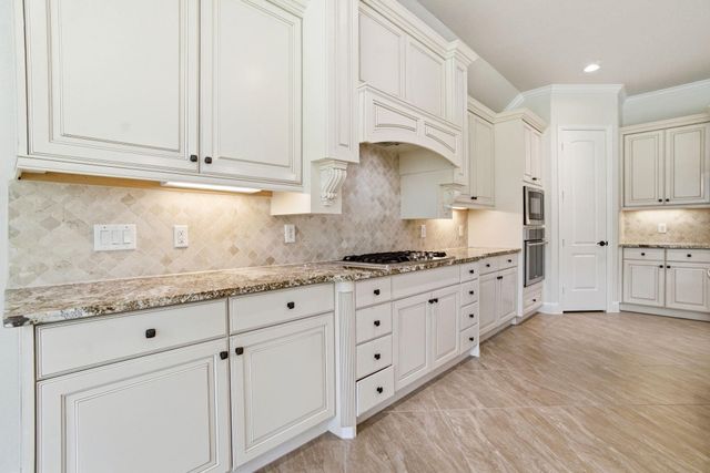 131 Hunter Hollow Drive, Montgomery, TX 77316