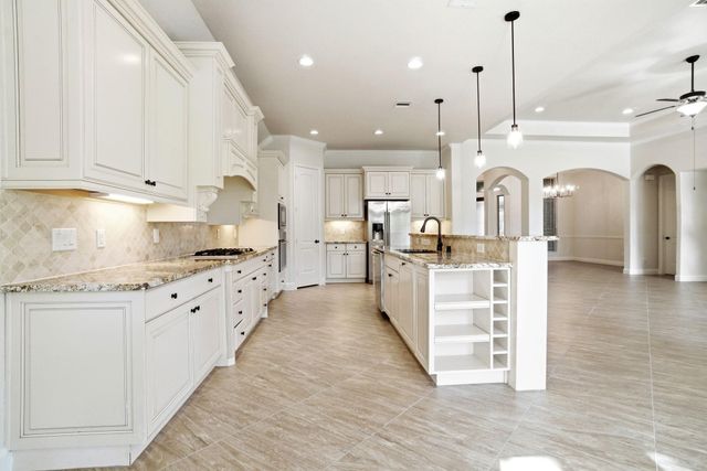 131 Hunter Hollow Drive, Montgomery, TX 77316