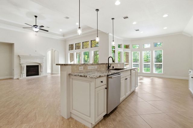 131 Hunter Hollow Drive, Montgomery, TX 77316