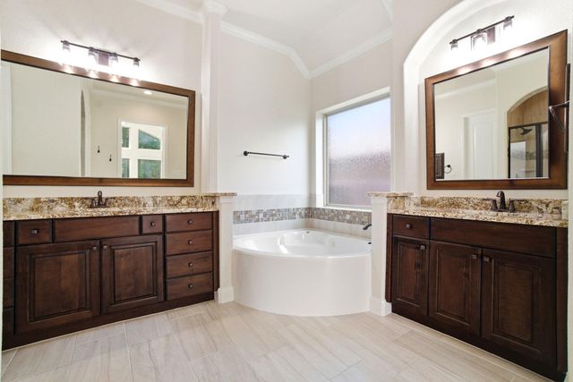 131 Hunter Hollow Drive, Montgomery, TX 77316