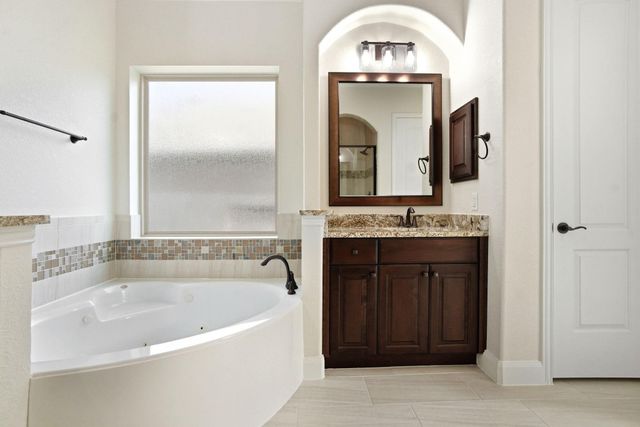 131 Hunter Hollow Drive, Montgomery, TX 77316