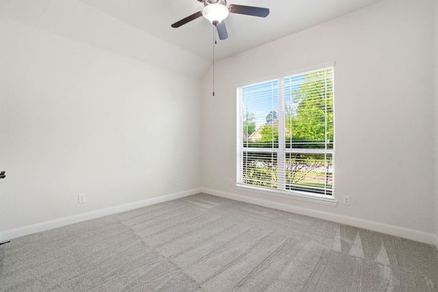 131 Hunter Hollow Drive, Montgomery, TX 77316