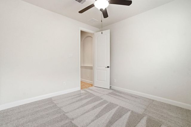 131 Hunter Hollow Drive, Montgomery, TX 77316