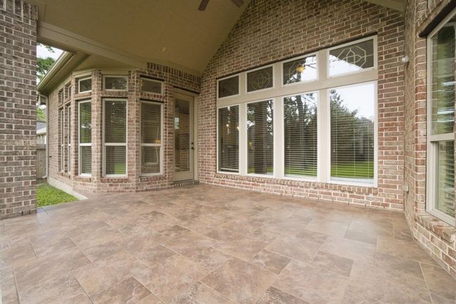 131 Hunter Hollow Drive, Montgomery, TX 77316