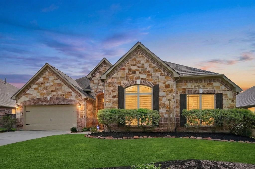 131 Hunter Hollow Drive, Montgomery, TX 77316