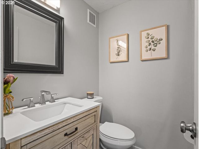 3504 E 12TH St, Vancouver, WA 98661