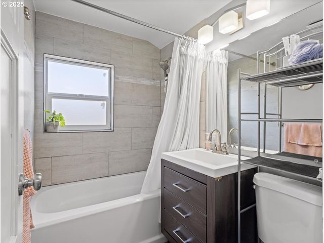 3504 E 12TH St, Vancouver, WA 98661