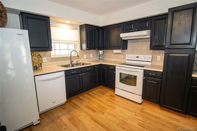 2752 S Heather Gardens Way 13, Aurora, CO 80014