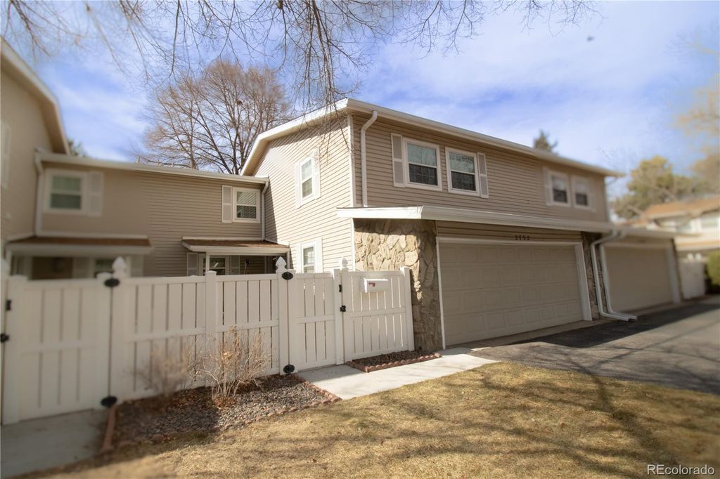 2752 S Heather Gardens Way 13, Aurora, CO 80014