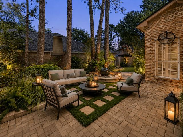 135 S Copperknoll Circle, The Woodlands, TX 77381