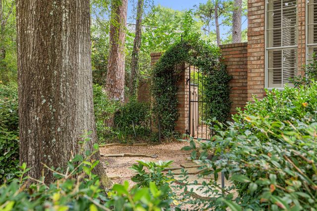 135 S Copperknoll Circle, The Woodlands, TX 77381