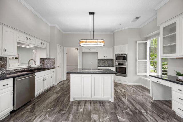135 S Copperknoll Circle, The Woodlands, TX 77381