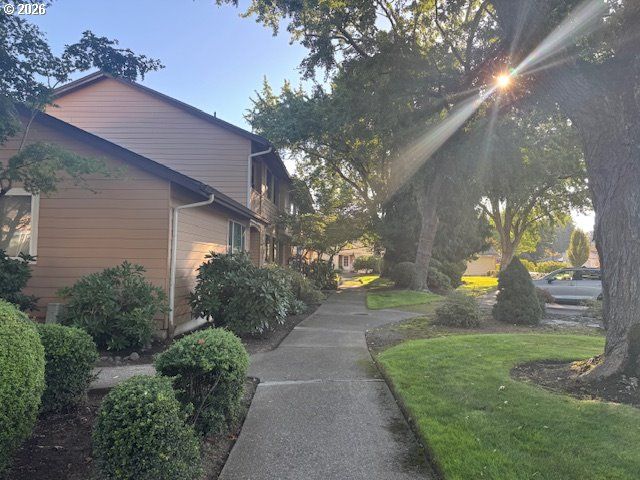 1748 Nw 143RD Ave, Portland, OR 97229