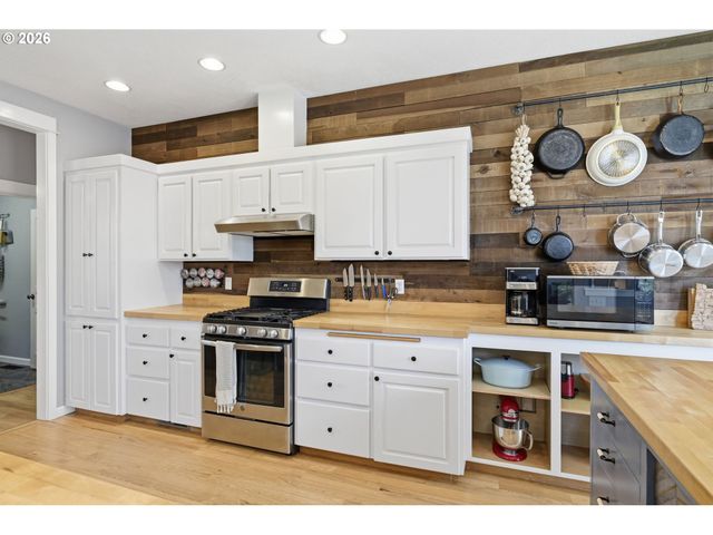 2910 RIVER Rd, Eugene, OR 97404