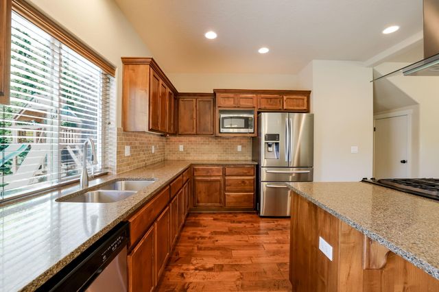 3031 NE Red Oak Drive, Bend, OR 97701