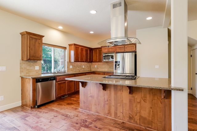 3031 NE Red Oak Drive, Bend, OR 97701