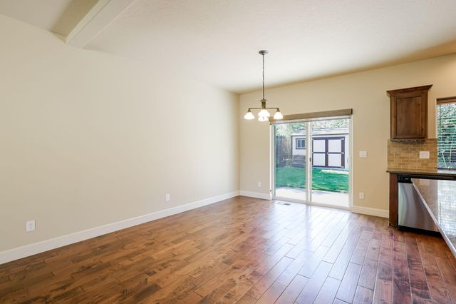 3031 NE Red Oak Drive, Bend, OR 97701