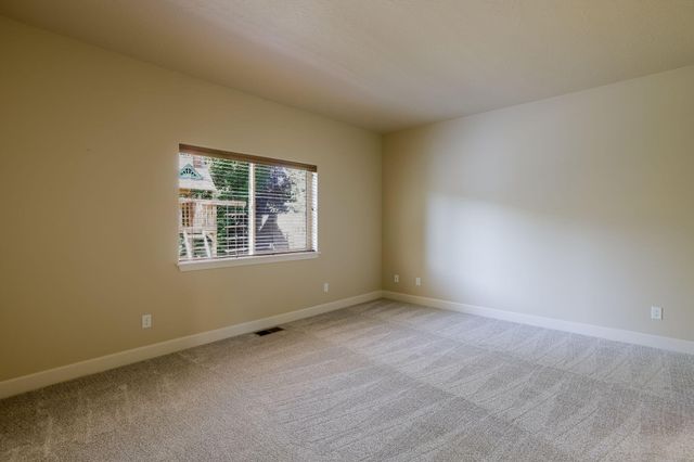 3031 NE Red Oak Drive, Bend, OR 97701