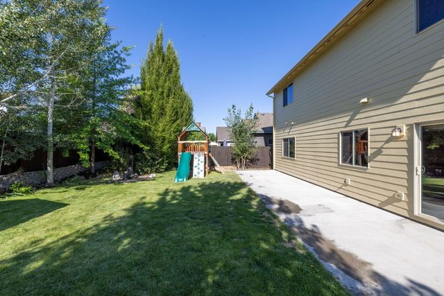 3031 NE Red Oak Drive, Bend, OR 97701