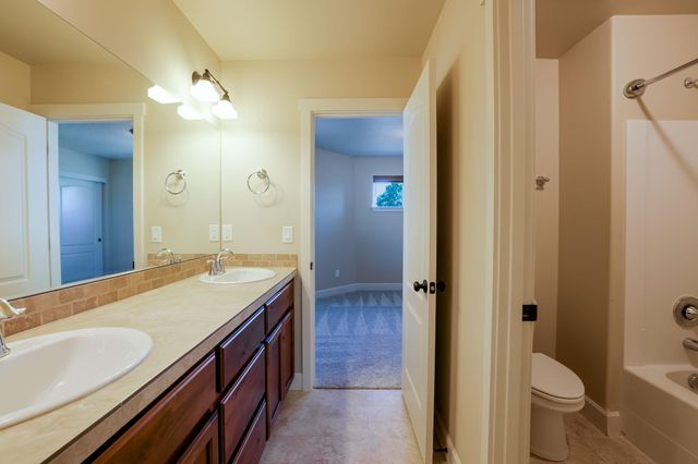 3031 NE Red Oak Drive, Bend, OR 97701
