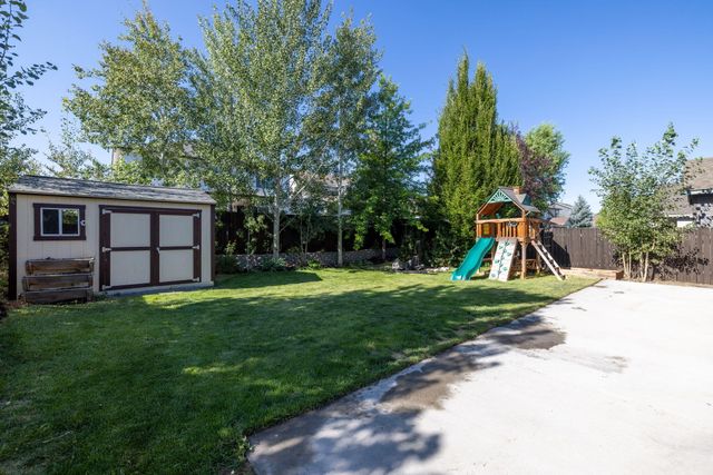 3031 NE Red Oak Drive, Bend, OR 97701