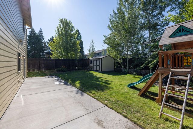 3031 NE Red Oak Drive, Bend, OR 97701