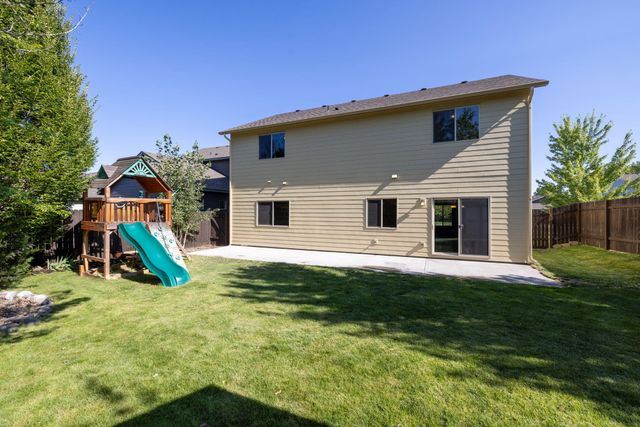 3031 NE Red Oak Drive, Bend, OR 97701