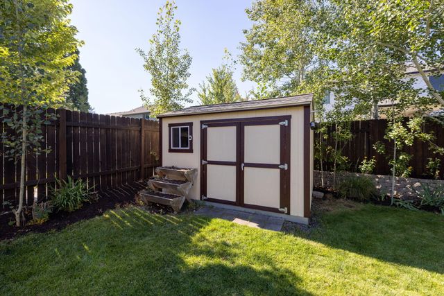 3031 NE Red Oak Drive, Bend, OR 97701