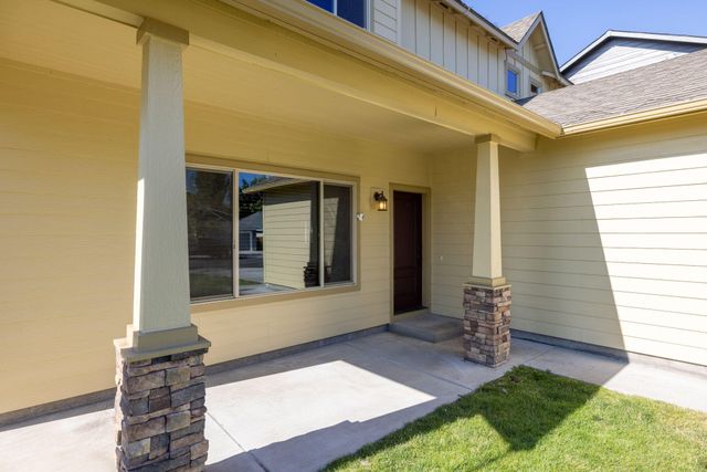 3031 NE Red Oak Drive, Bend, OR 97701