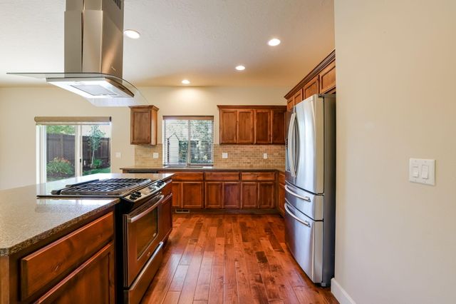 3031 NE Red Oak Drive, Bend, OR 97701