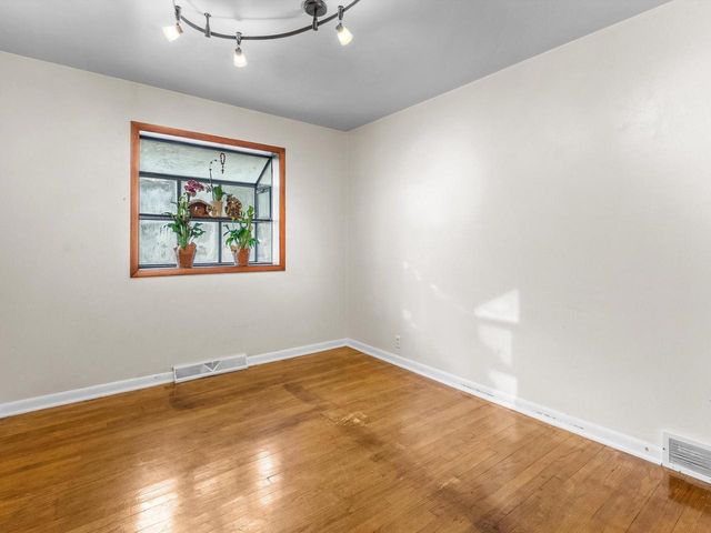 2118 S 14th STREET, Manitowoc, WI 54220