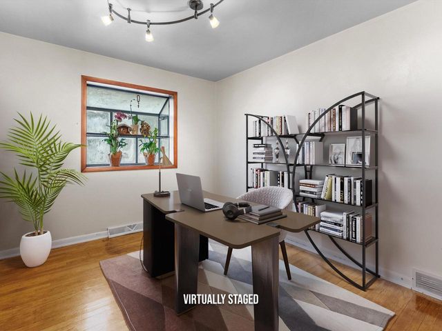 2118 S 14th STREET, Manitowoc, WI 54220