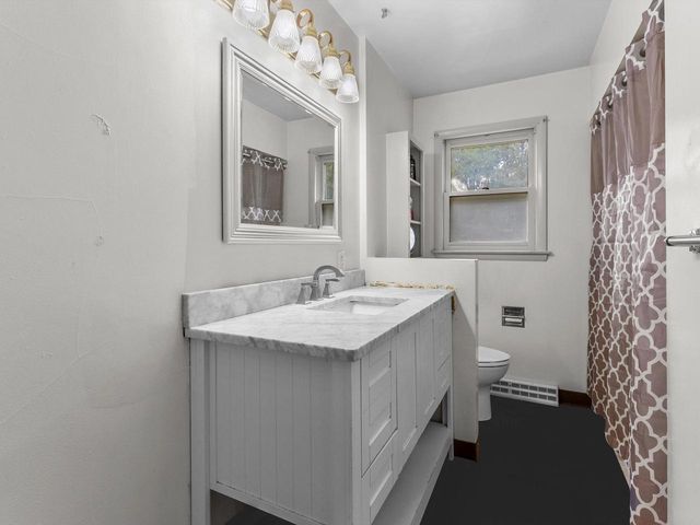 2118 S 14th STREET, Manitowoc, WI 54220