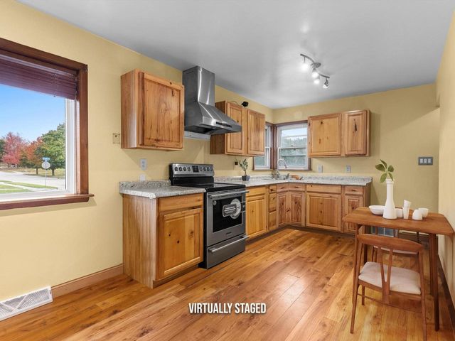 2118 S 14th STREET, Manitowoc, WI 54220