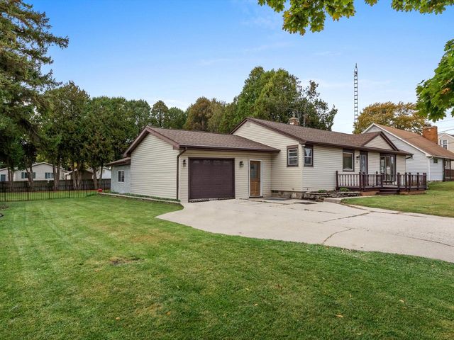 2118 S 14th STREET, Manitowoc, WI 54220