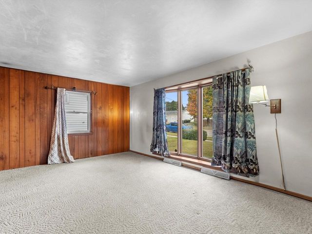 2118 S 14th STREET, Manitowoc, WI 54220