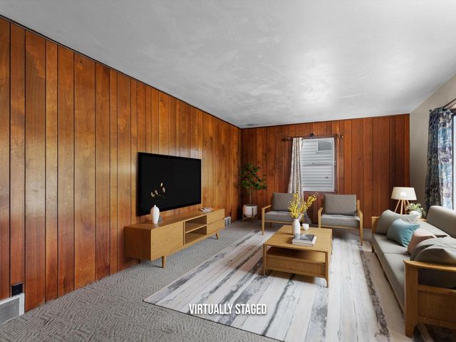 2118 S 14th STREET, Manitowoc, WI 54220