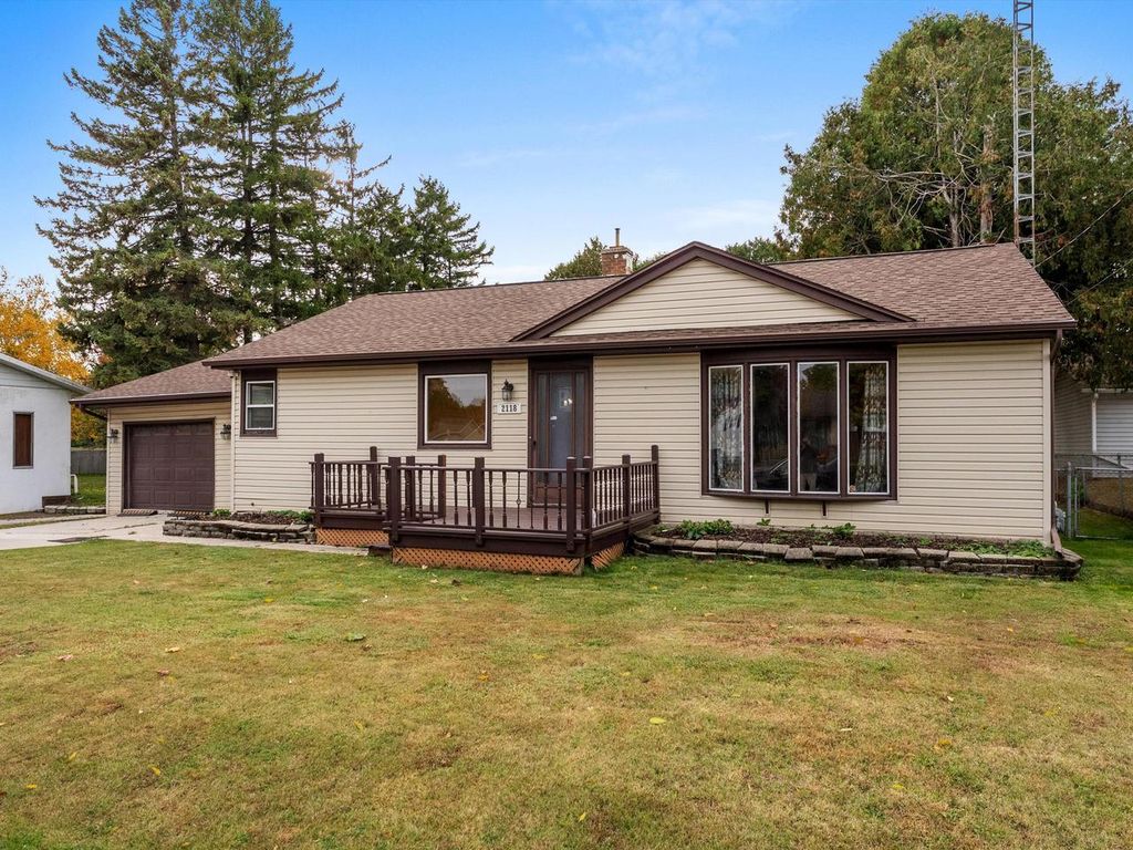 2118 S 14th STREET, Manitowoc, WI 54220