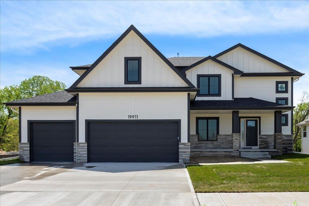 21343 Laurel Circle, Elkhorn, NE 68022