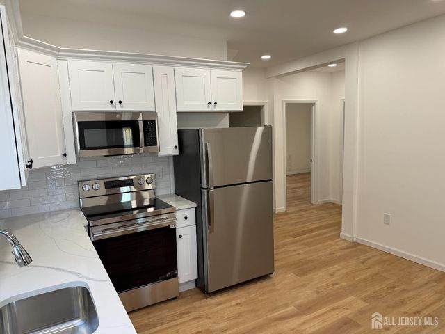 25 Stelton Road, Piscataway, NJ 08854