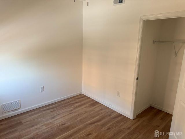 25 Stelton Road, Piscataway, NJ 08854