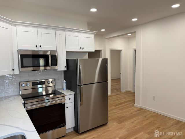 25 Stelton Road, Piscataway, NJ 08854